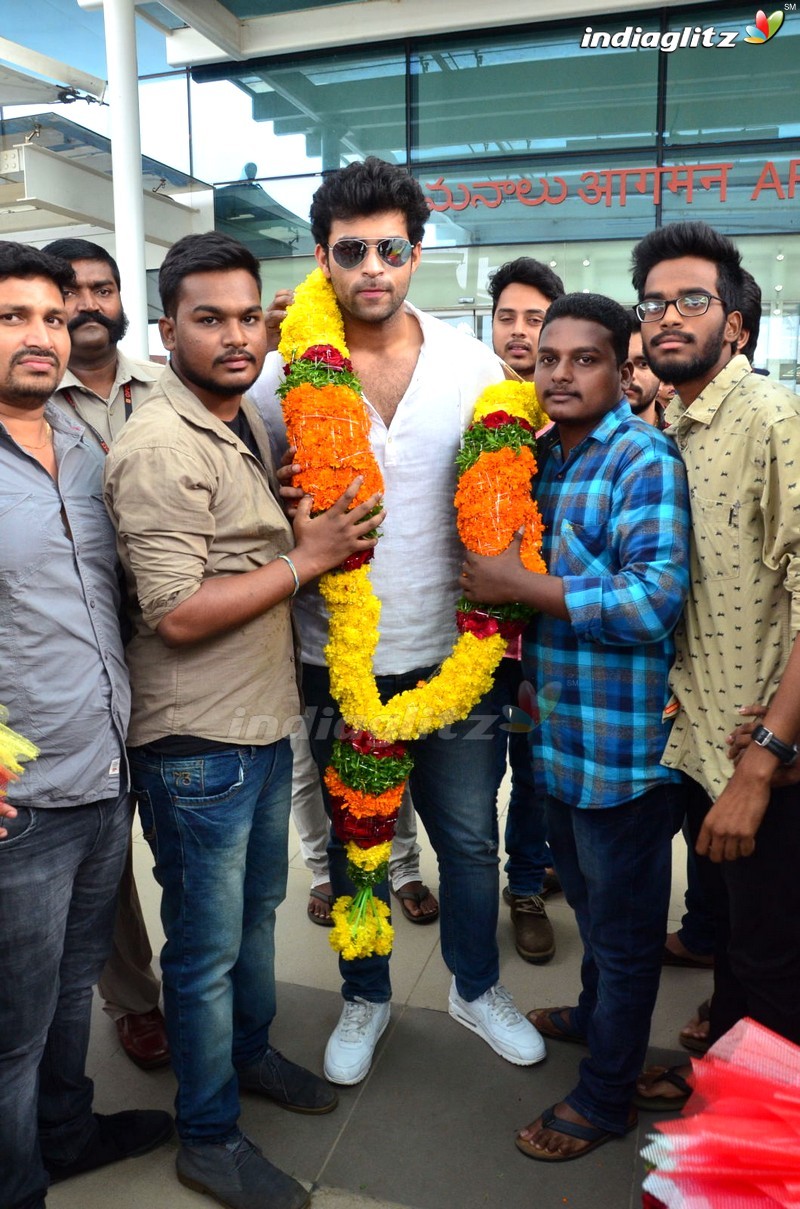 'Fidaa' Team at Vijayawada Airport