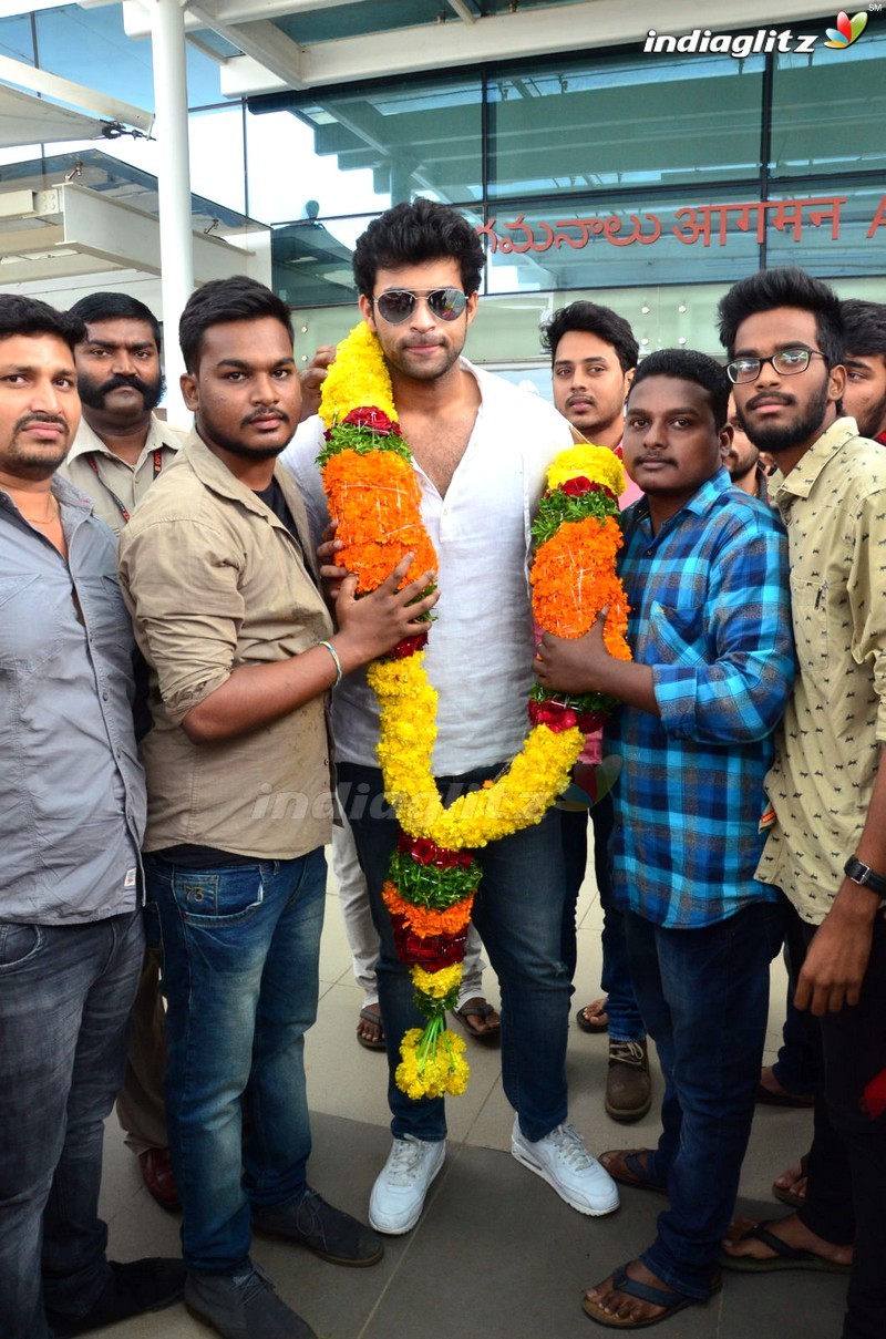 'Fidaa' Team at Vijayawada Airport