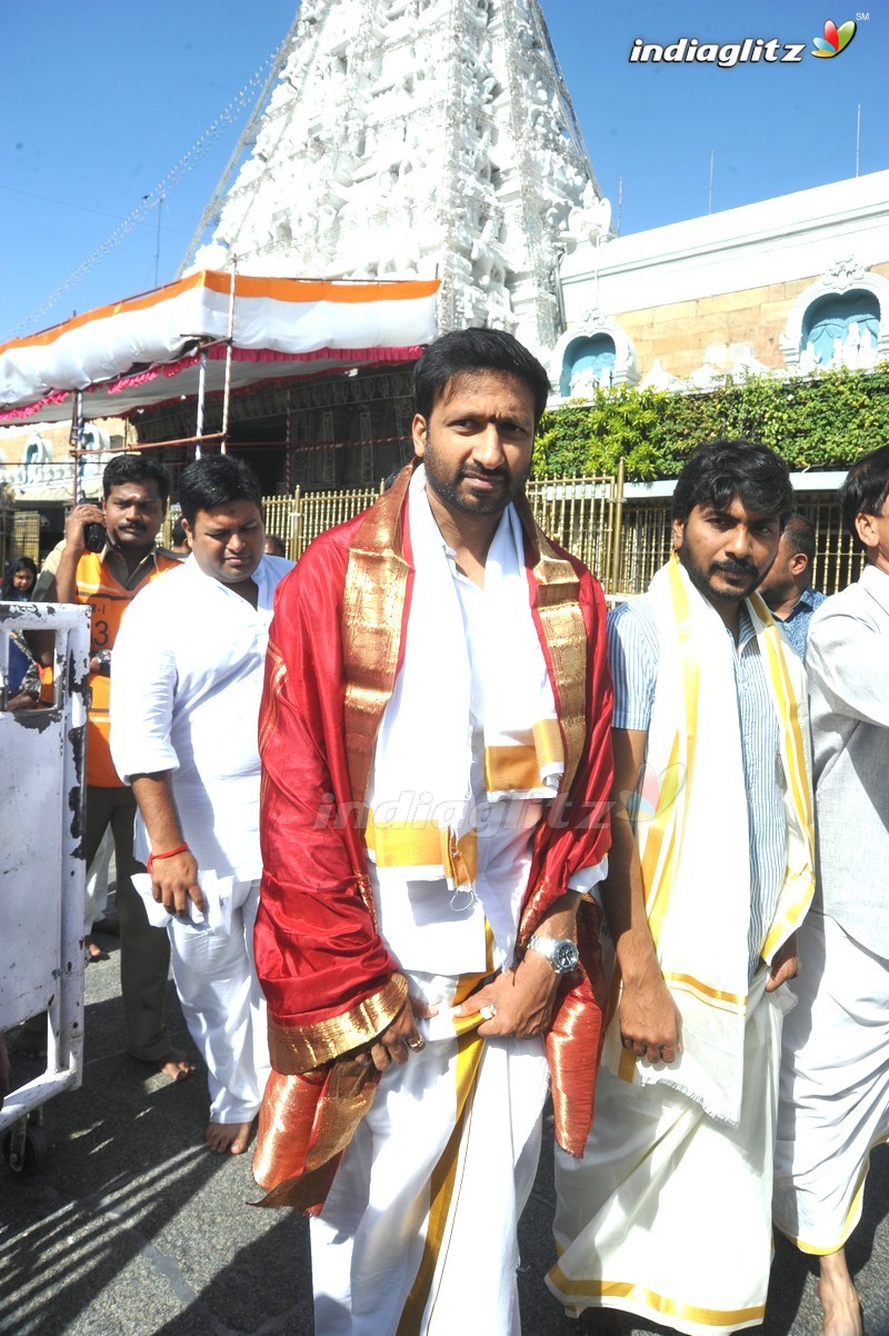 'Gautham Nanda' Team @ Tirumala