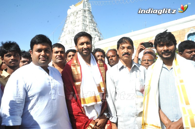 'Gautham Nanda' Team @ Tirumala