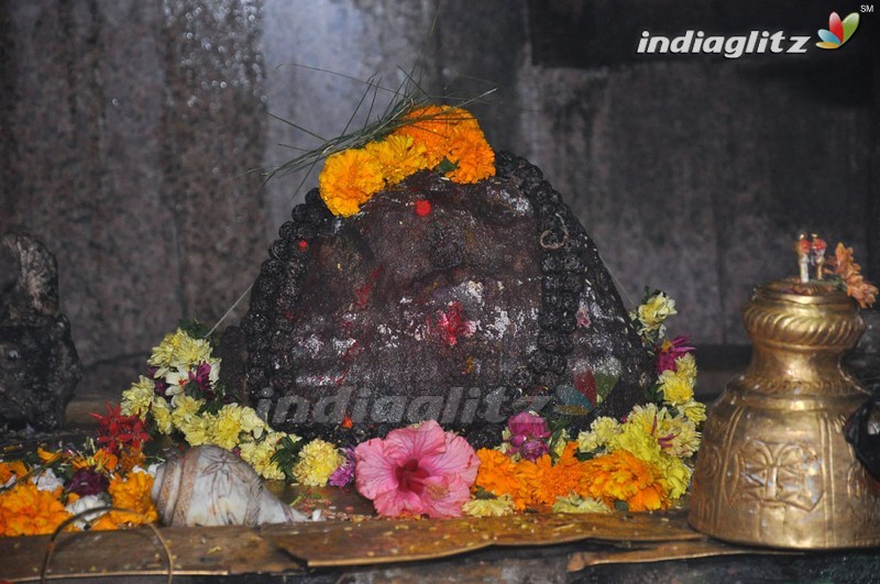 'Gautamiputra Satakarni' Team At Koti Lingala Temple, Karimnagar