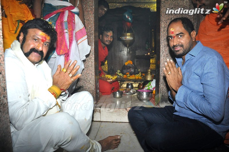 'Gautamiputra Satakarni' Team At Koti Lingala Temple, Karimnagar