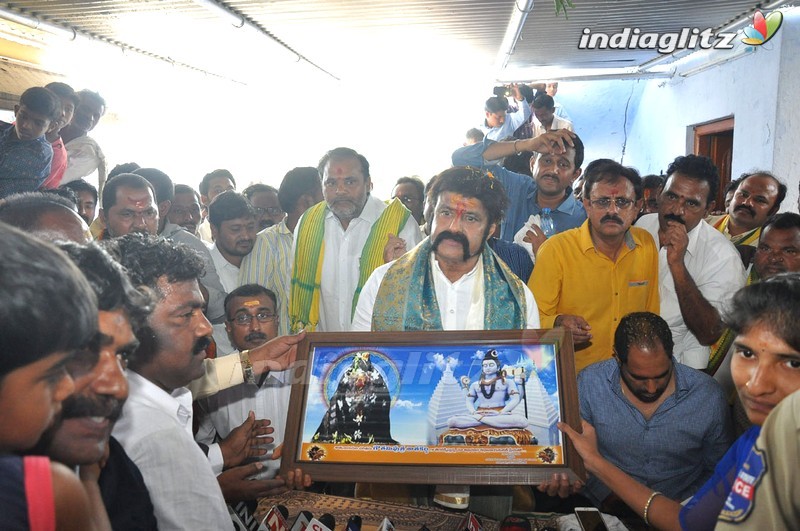 'Gautamiputra Satakarni' Team At Koti Lingala Temple, Karimnagar