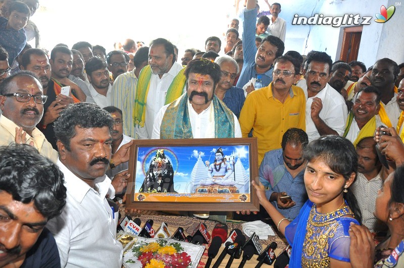 'Gautamiputra Satakarni' Team At Koti Lingala Temple, Karimnagar