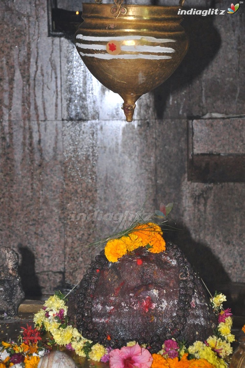 'Gautamiputra Satakarni' Team At Koti Lingala Temple, Karimnagar