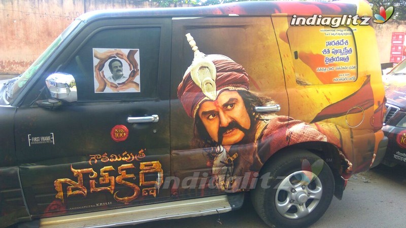 Balakrishna flags off 100 temples tour by fans for 'Gautamiputra Satakarni'