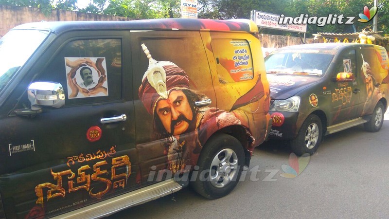 Balakrishna flags off 100 temples tour by fans for 'Gautamiputra Satakarni'