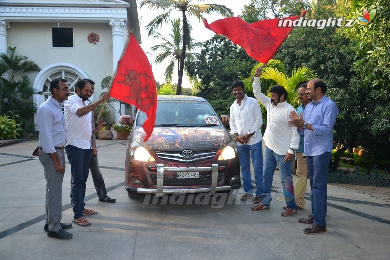 Balakrishna flags off 100 temples tour by fans for 'Gautamiputra Satakarni'