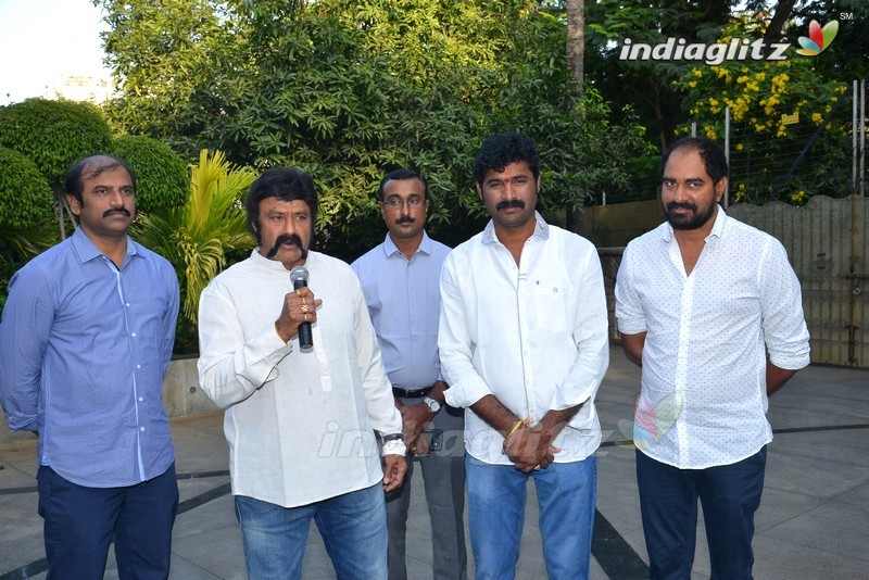 Balakrishna flags off 100 temples tour by fans for 'Gautamiputra Satakarni'