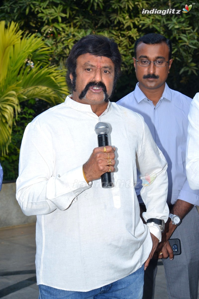 Balakrishna flags off 100 temples tour by fans for 'Gautamiputra Satakarni'