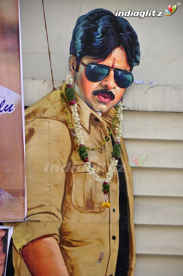 'Gabbar Singh' Theatre Coverage