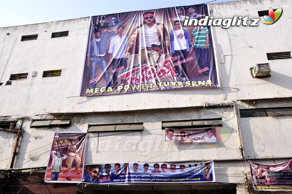 'Gabbar Singh' Theatre Coverage