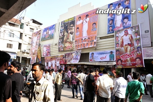 'Gabbar Singh' Theatre Coverage