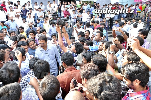 'Gabbar Singh' Theatre Coverage