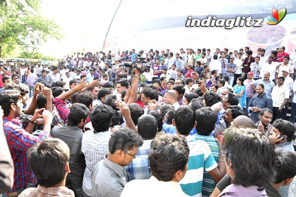 'Gabbar Singh' Theatre Coverage