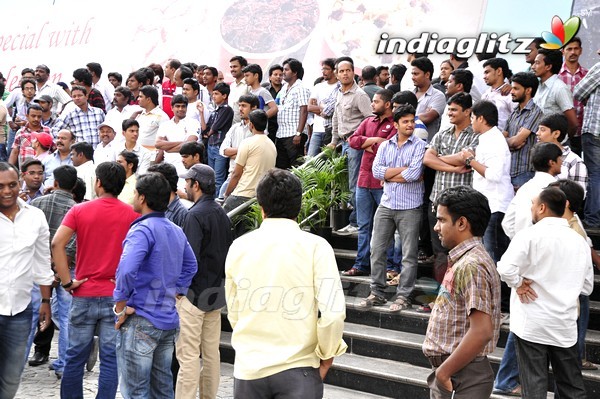 'Gabbar Singh' Theatre Coverage