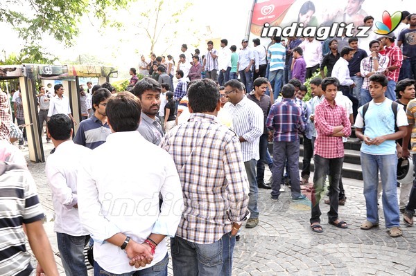 'Gabbar Singh' Theatre Coverage