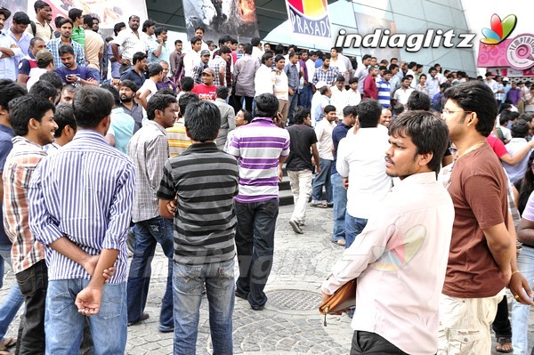 'Gabbar Singh' Theatre Coverage