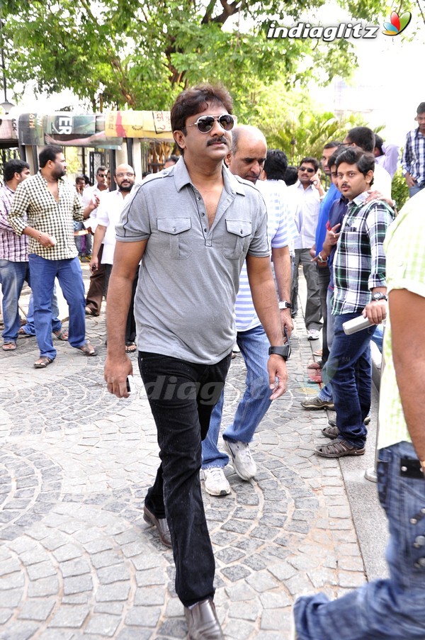 'Gabbar Singh' Theatre Coverage