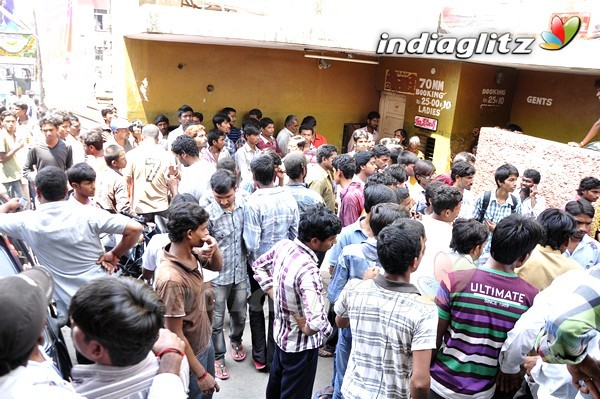 'Gabbar Singh' Theatre Coverage