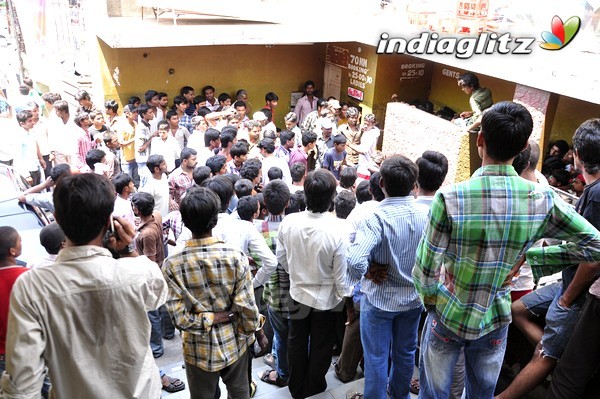 'Gabbar Singh' Theatre Coverage