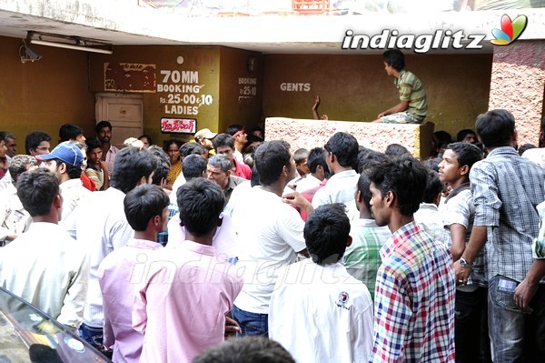 'Gabbar Singh' Theatre Coverage