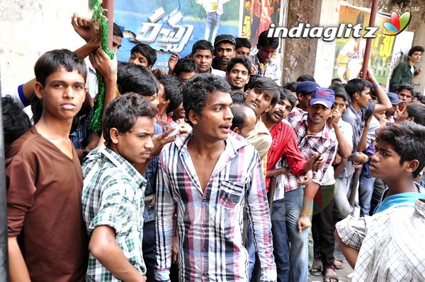 'Gabbar Singh' Theatre Coverage