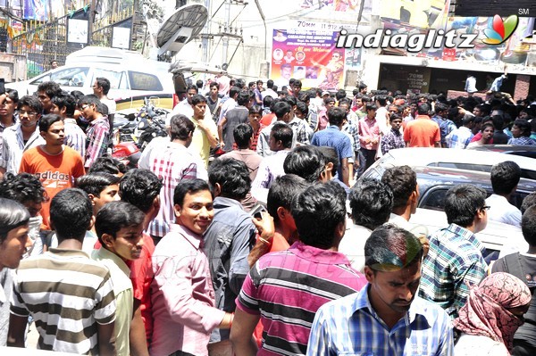 'Gabbar Singh' Theatre Coverage