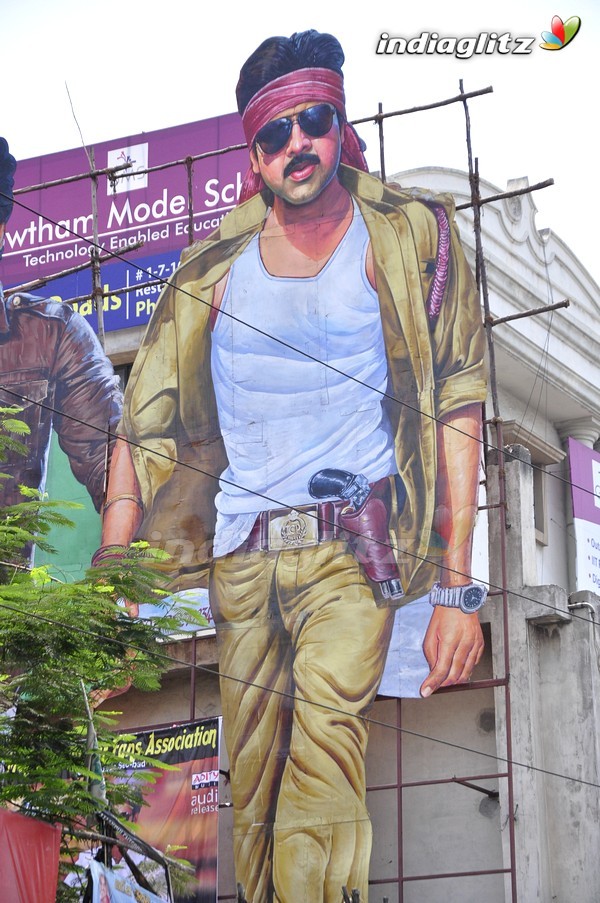 'Gabbar Singh' Theatre Coverage