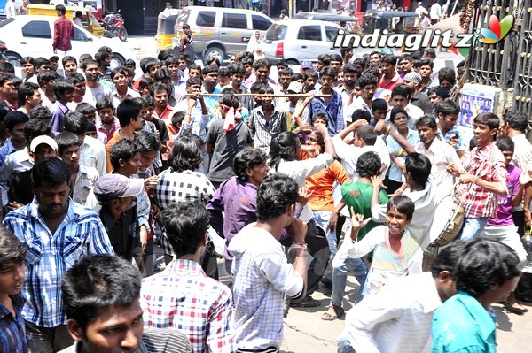 'Gabbar Singh' Theatre Coverage