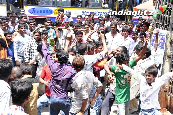 'Gabbar Singh' Theatre Coverage