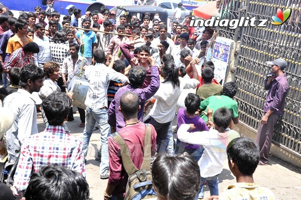 'Gabbar Singh' Theatre Coverage