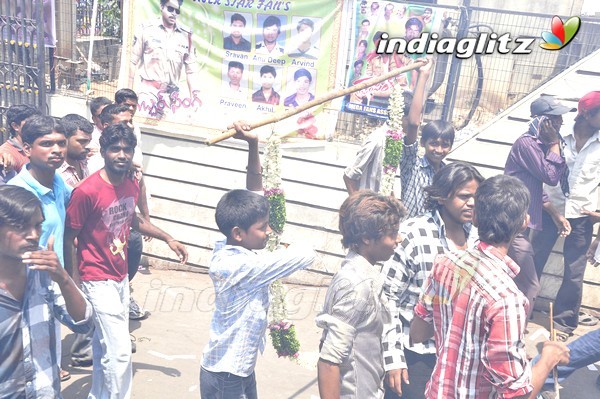 'Gabbar Singh' Theatre Coverage