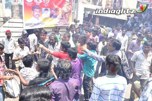 'Gabbar Singh' Theatre Coverage