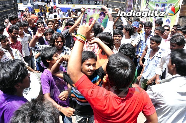 'Gabbar Singh' Theatre Coverage