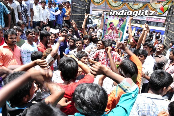 'Gabbar Singh' Theatre Coverage