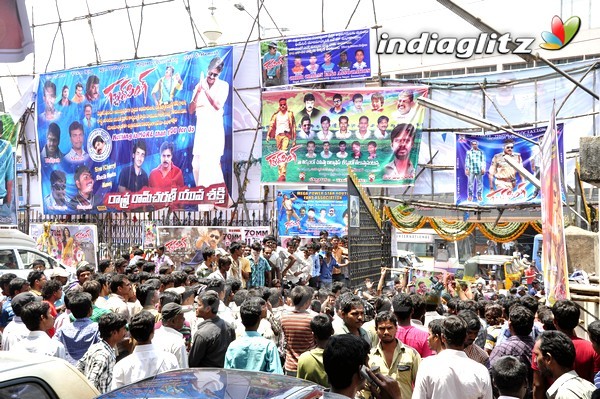 'Gabbar Singh' Theatre Coverage