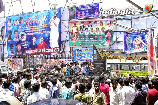 'Gabbar Singh' Theatre Coverage