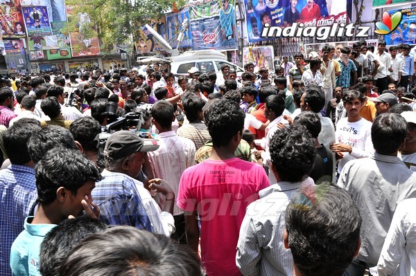 'Gabbar Singh' Theatre Coverage