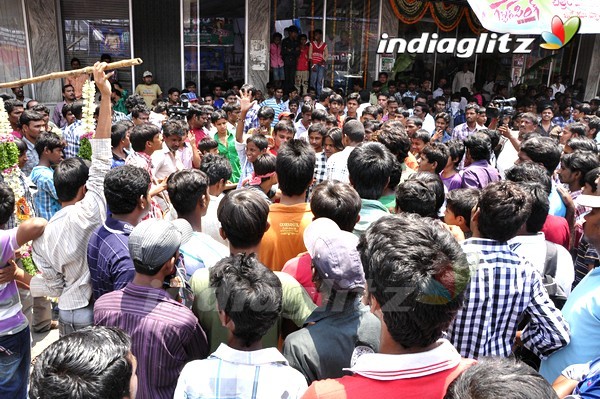 'Gabbar Singh' Theatre Coverage