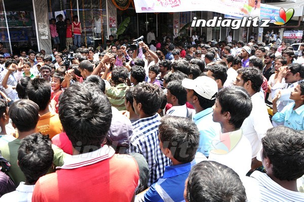 'Gabbar Singh' Theatre Coverage