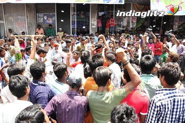 'Gabbar Singh' Theatre Coverage