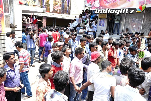 'Gabbar Singh' Theatre Coverage