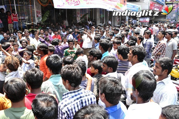 'Gabbar Singh' Theatre Coverage