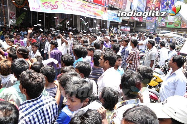 'Gabbar Singh' Theatre Coverage