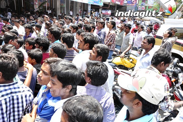 'Gabbar Singh' Theatre Coverage