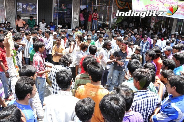 'Gabbar Singh' Theatre Coverage