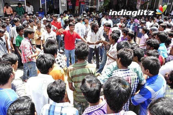 'Gabbar Singh' Theatre Coverage