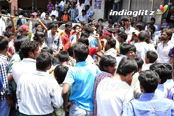 'Gabbar Singh' Theatre Coverage