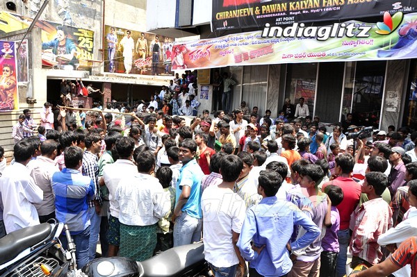 'Gabbar Singh' Theatre Coverage